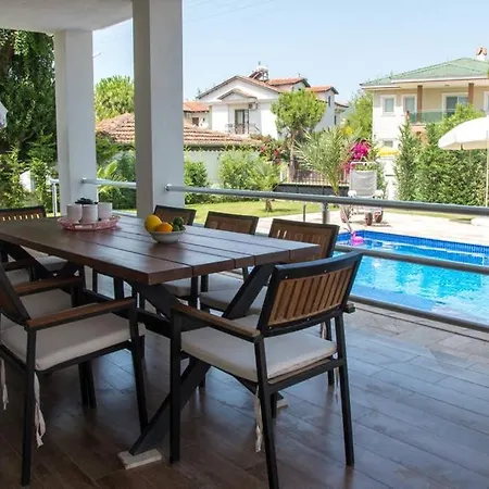 Crescent Twins- Blue 빌라