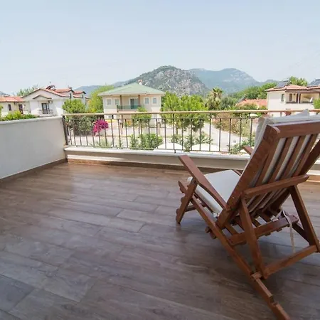 Crescent Twins- Blue 빌라 달리안